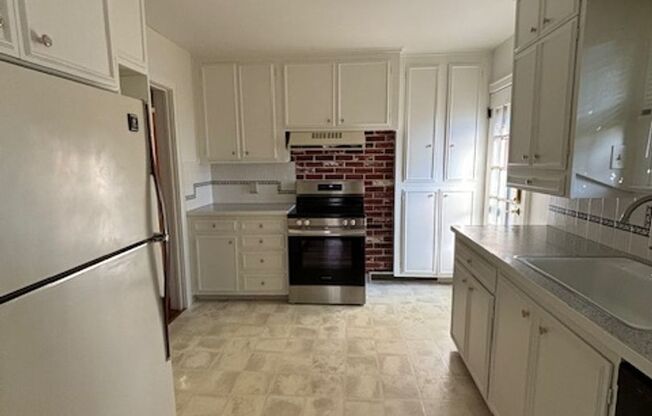 4 beds, 2 baths, $1,995, Unit PM 242-1 - Apt. A