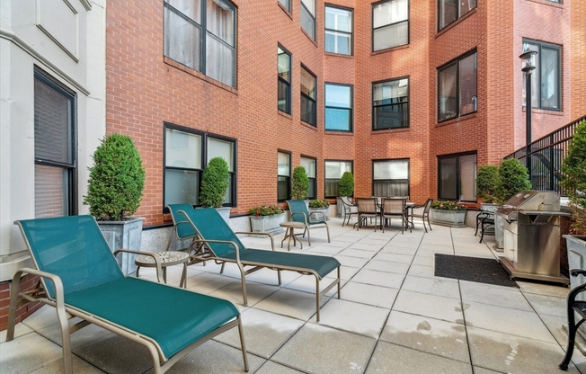 390 COMMONWEALTH AVE