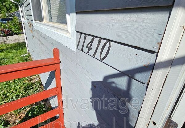 11410 PALMER AVE