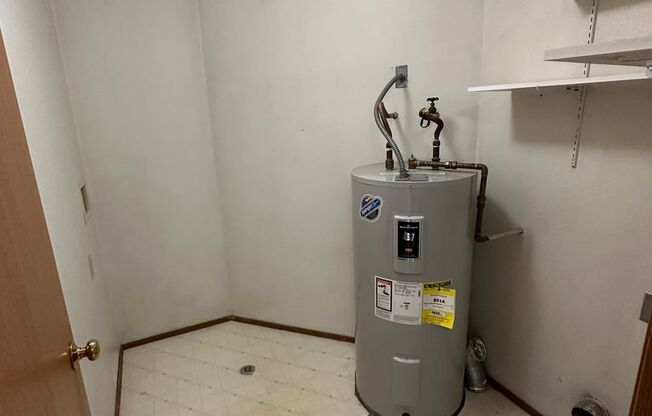 2 beds, 1.5 baths, 950 sqft, $1,650, Unit B206