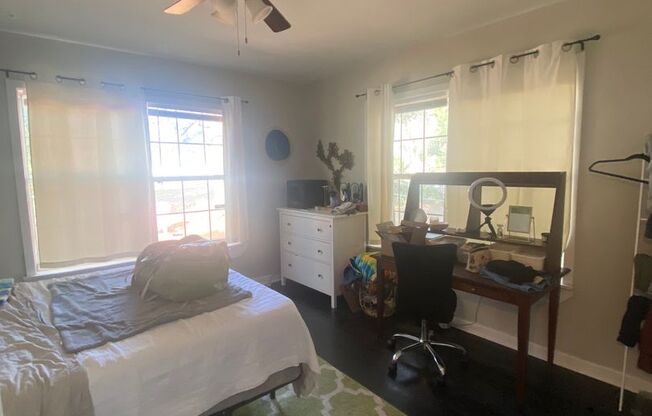 2 beds, 1 bath, 810 sqft, $1,095