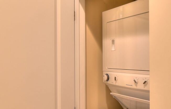 1 bed, 1 bath, 687 sqft, $1,425, Unit 1407.5CH