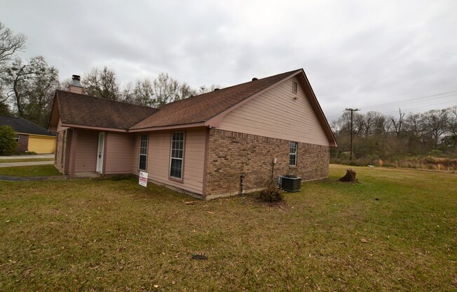 4 beds, 2 baths, $1,525