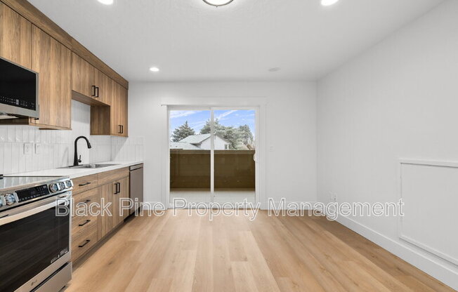 4658 N MAPLE GRV RD