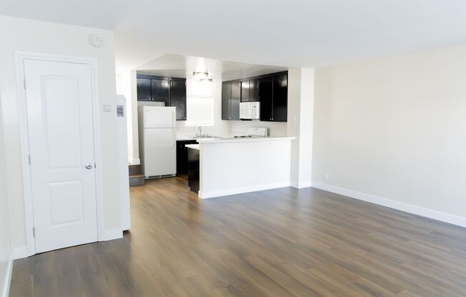 2 beds, 2 baths, 945 sqft, $2,650, Unit 57-203