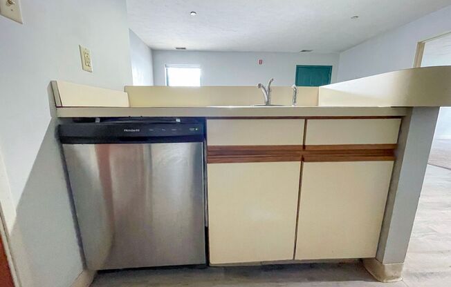 2 beds, 1 bath, 900 sqft, $850, Unit 4