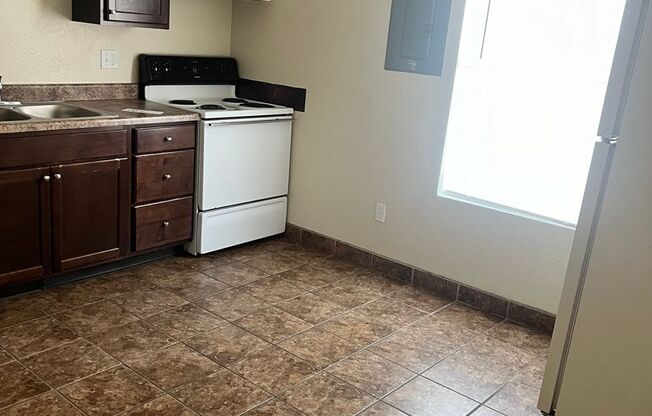 4 beds, 2 baths, $1,300, Unit 316