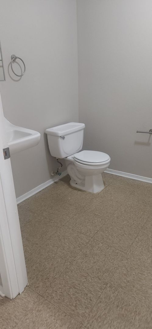 2 beds, 1 bath, 750 sqft, $700, Unit CC177