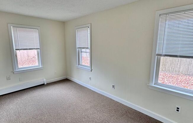 3 beds, 1 bath, $2,450, Unit 22