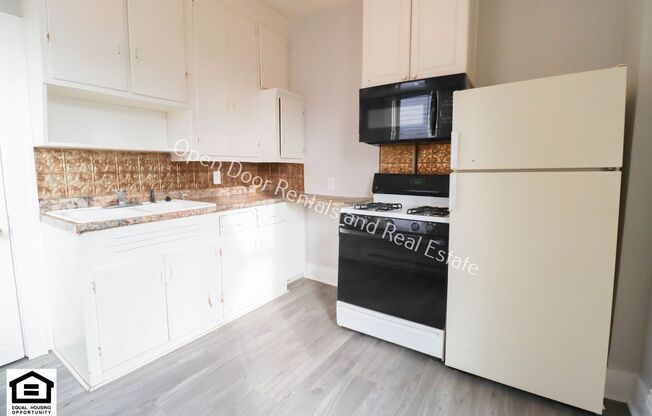 1 bed, 1 bath, 744 sqft, $695, Unit Apt A