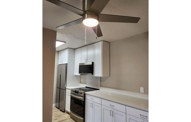 2 beds, 1.5 baths, 895 sqft, $1,475, Unit 204
