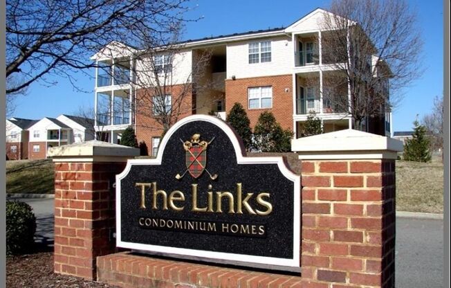 Spacious 2BR/2BA Condo - AVAILABLE AUGUST!