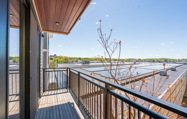 ONE MONTH FREE ON SELECT UNITS | NO BROKER FEE | $1,000 DEPOSIT | NO LAST MONTH'S RENT