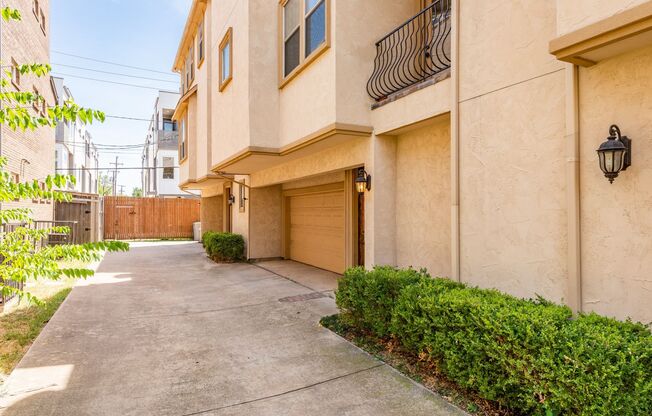 Beautiful Tuscan feel Condo Lower Greenville area