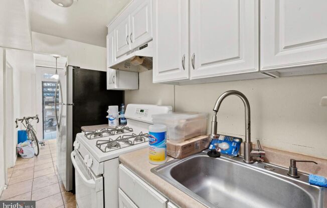 Modern Capitol Hill Location Basement Unit with 1 Bedroom, 1 Bathroom, Private Patio