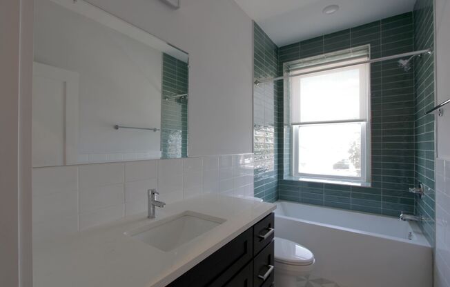 2 beds, 2 baths, 941 sqft, $1,558.33, Unit 305