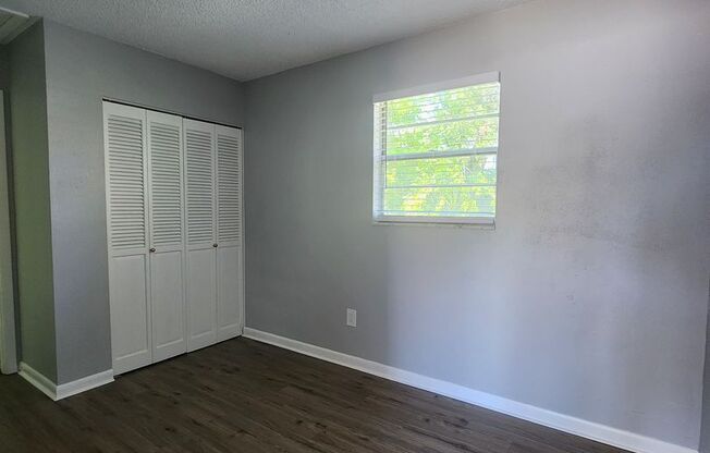 ** UNDER NEW MANAGEMENT **  1 Bedroom / 1 Bath Apartment
