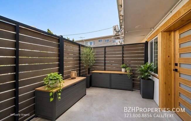 1027 1/2 N GARDNER ST