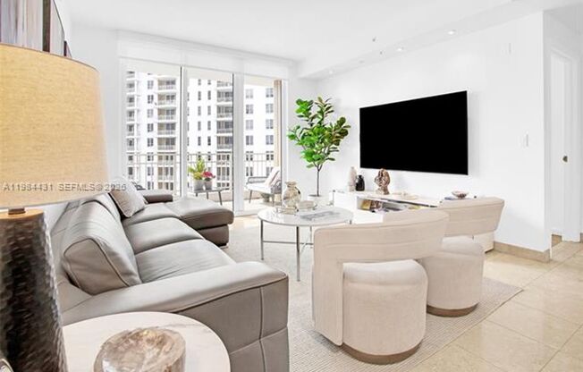 1 bed, 2 baths, 878 sqft, $3,500, Unit 801 Brickell Key Blvd # 907