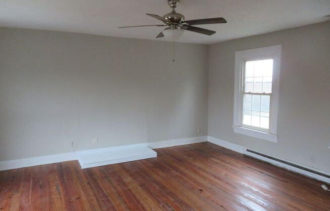 4 beds, 1 bath, $1,350