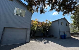 3 Bed/2.5 Bath Two Story Spacious Duplex Unit in NE Bend - Tucson Way