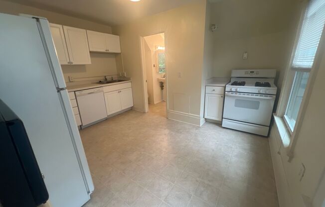 1 bed, 1 bath, 700 sqft, $1,350, Unit #5