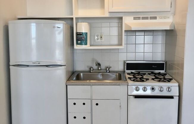 Studio, 1 bath, 233 sqft, $1,195, Unit 912