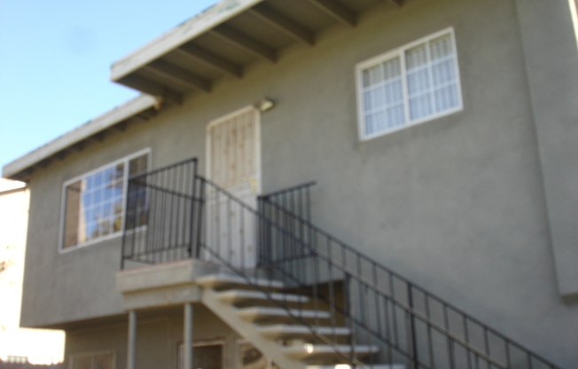 1 car garage alley entrance