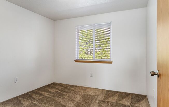 2 beds, 1 bath, 850 sqft, $1,350, Unit 1565-103