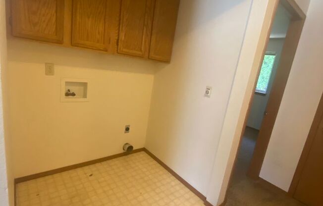 2 beds, 1 bath, 828 sqft, $1,000, Unit 3