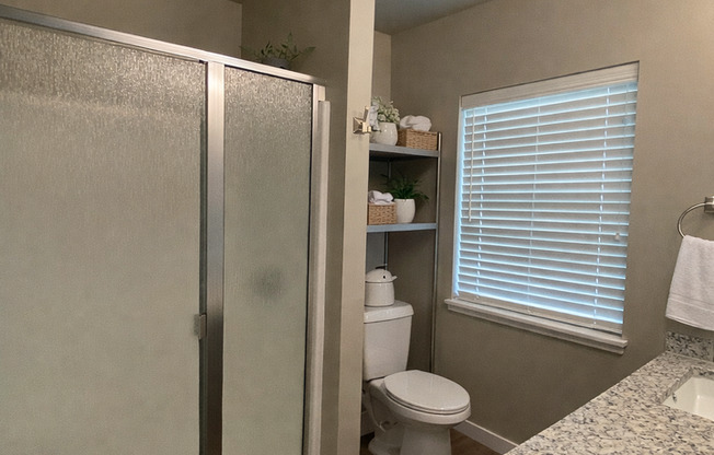 3 beds, 2.5 baths, 1,409 sqft, $2,000, Unit F5