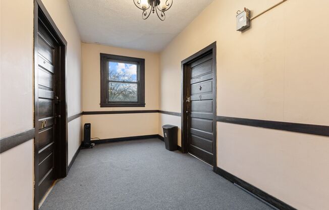 1 bed, 1 bath, 690 sqft, $995, Unit 1