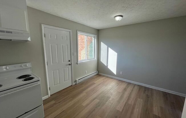 2 beds, 1 bath, $1,025, Unit #5