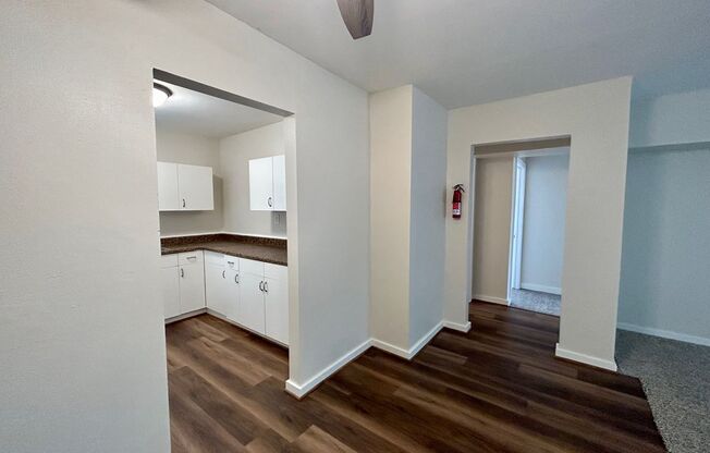 2 beds, 1 bath, $895, Unit MA9136