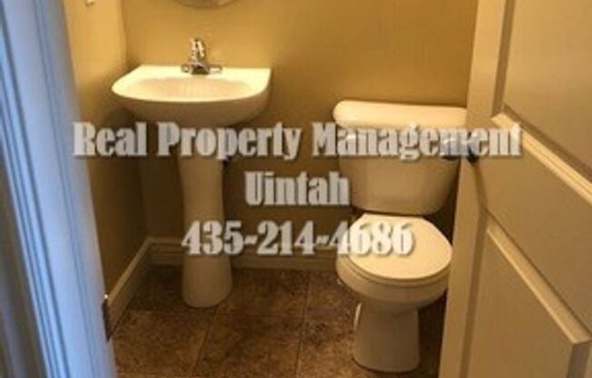 3 bed 2.5 bath townhome in Fox Run