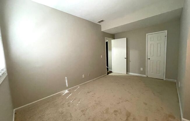 2 beds, 1 bath, 925 sqft, $1,495, Unit E