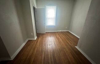 2 beds, 1 bath, $1,095, Unit 1717 Rorer Ave SW