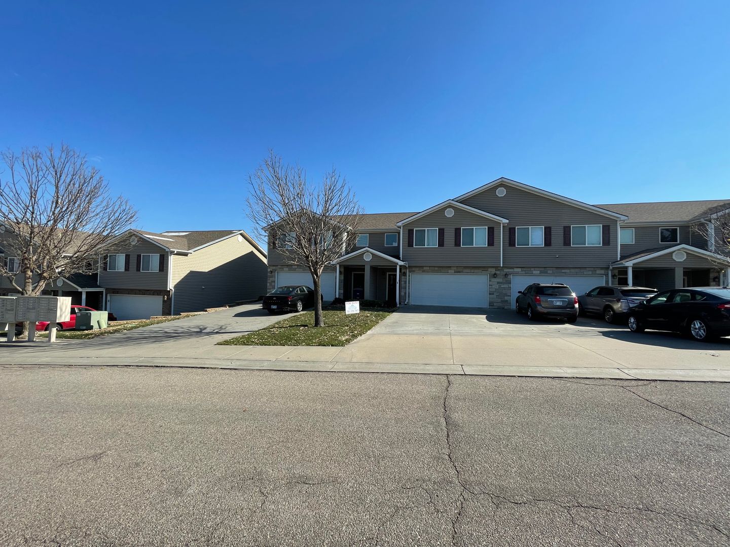 West Side Townhome - Close to Ft. Riley - AVAILABLE JULY 1