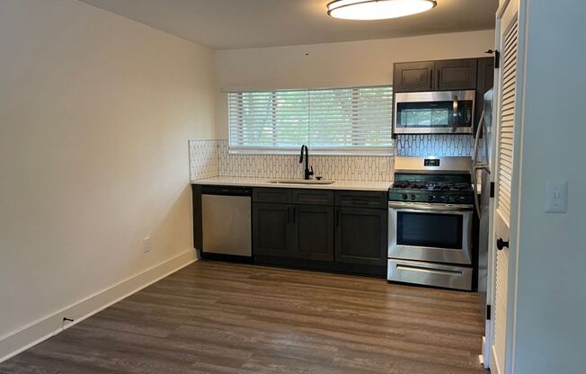 2 beds, 1 bath, 700 sqft, $1,750, Unit 226-23