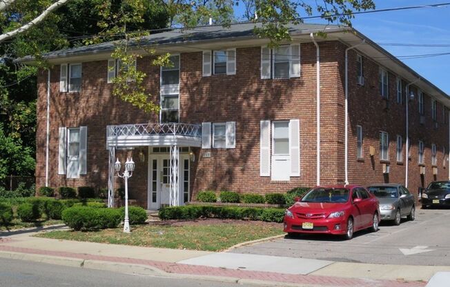 Milton I Apartments