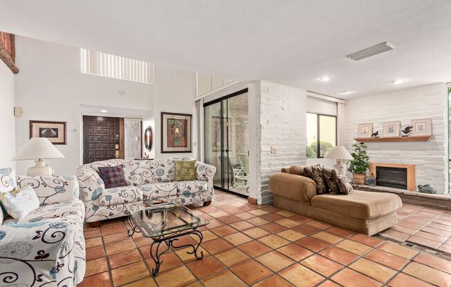 RESORT Style FULLY-FURNISHED Condo in Paradise Valley - 4 bedroom / 2.5 bath