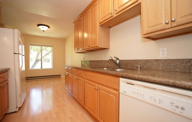 Nicely Updated Condo in Central Mountain View Location!