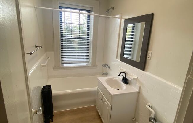 1 bed, 1 bath, 700 sqft, $2,350, Unit A05