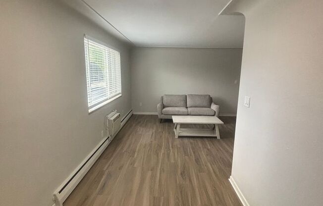 2 beds, 1 bath, 873 sqft, $1,895