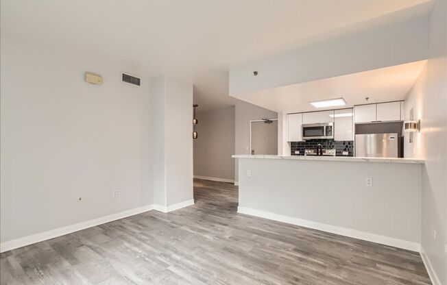 2 beds, 1 bath, $2,995, Unit # 433