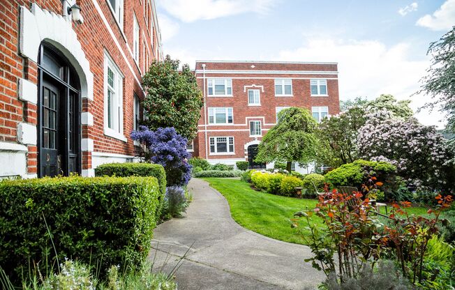 The Roy Vue Apartments