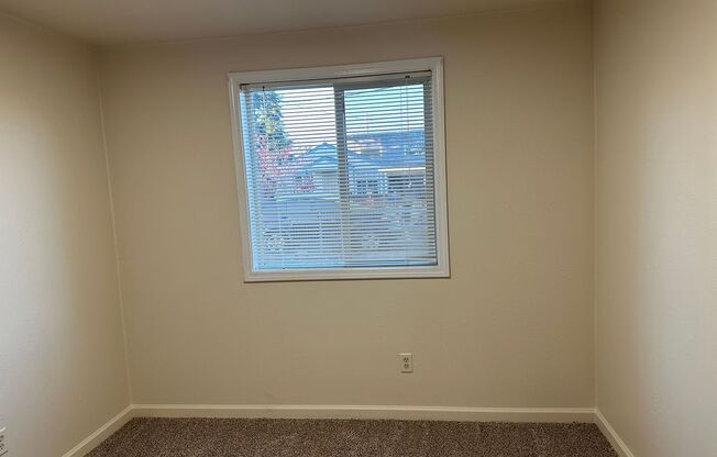 2 beds, 1 bath, $1,595