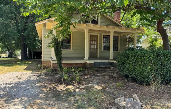 Cute Bungalow Near NC State Fairgrounds - Pet Friendly!