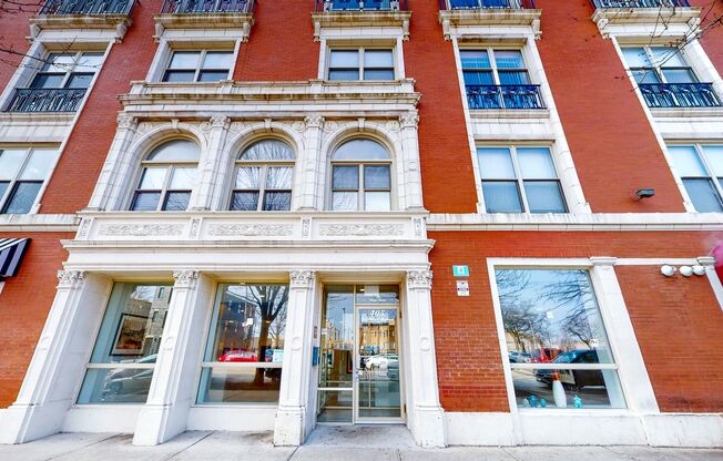 2 beds, 2 baths, $2,215, Unit B2