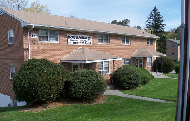 2 beds, 1 bath, 903 sqft, $1,240, Unit C-2